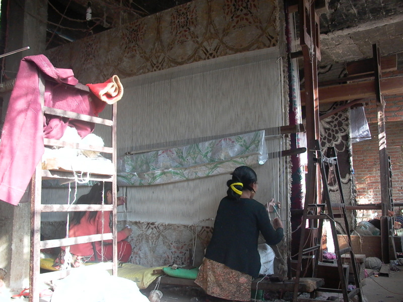 Cinnamon rug in production