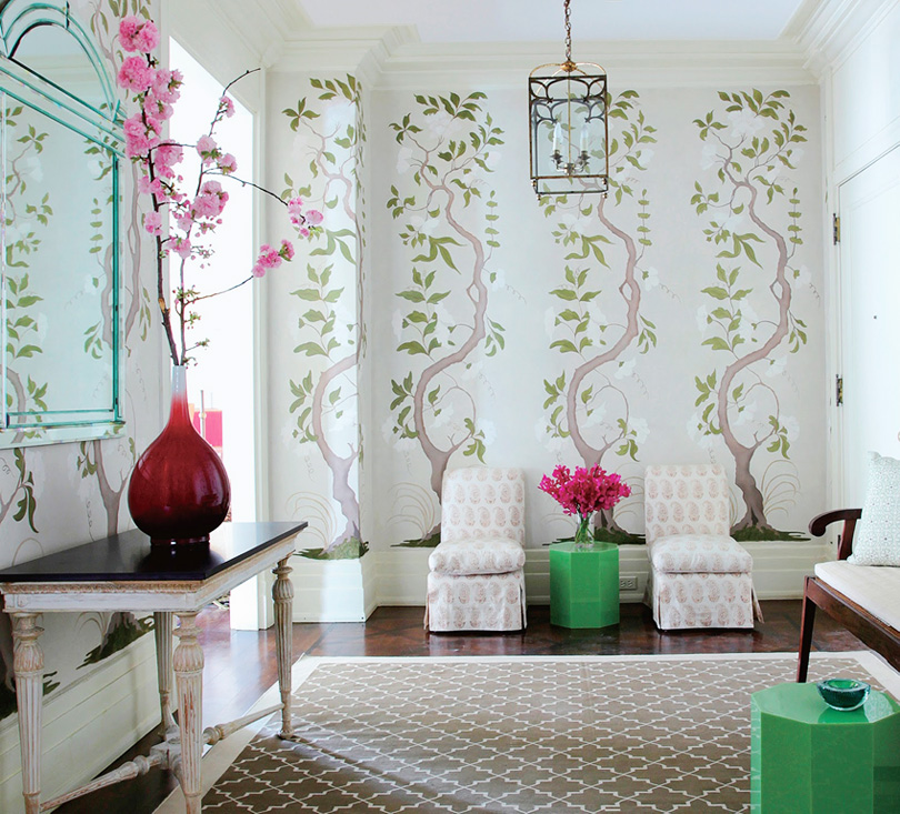 Wonderful-White-Chinoiserie-Wallpaper-In-The-Living-Room-With-Big-Red-Vase-On-The-White-Black-Table-Combined-With-White-Wooden-Couch-And-Patterned-Rug-Completed-With-White-Chairs-Flanking-Small-Table-2