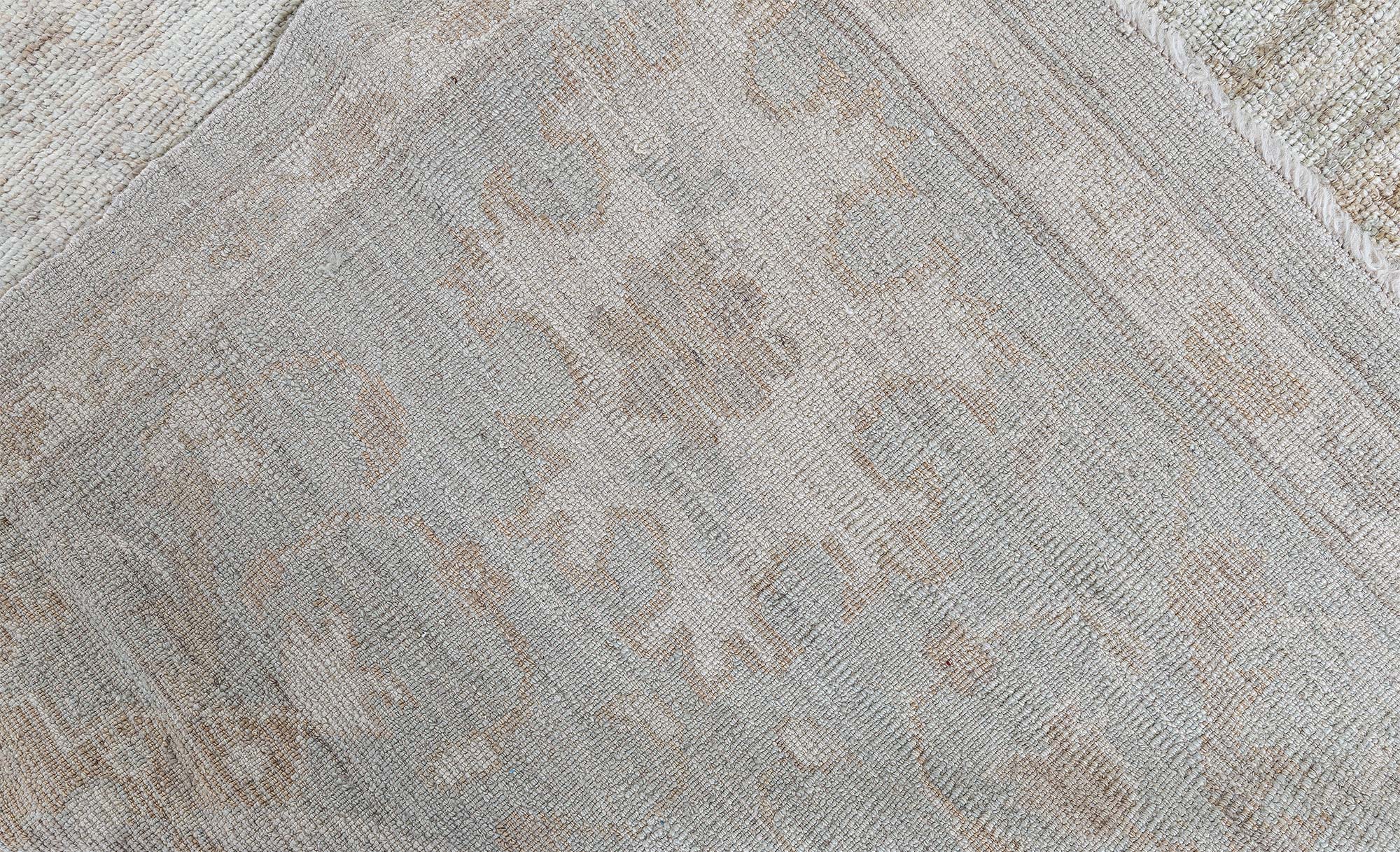 Floral-Inspired Traditional Rug Rose Pattern Light Gray With Soft Beige Hand-Knotted Wool “Rosaline” N11071 Floral-Inspired Traditional Rug Rose Pattern Light Gray With Soft Beige Hand-Knotted Wool “Rosaline” N11071