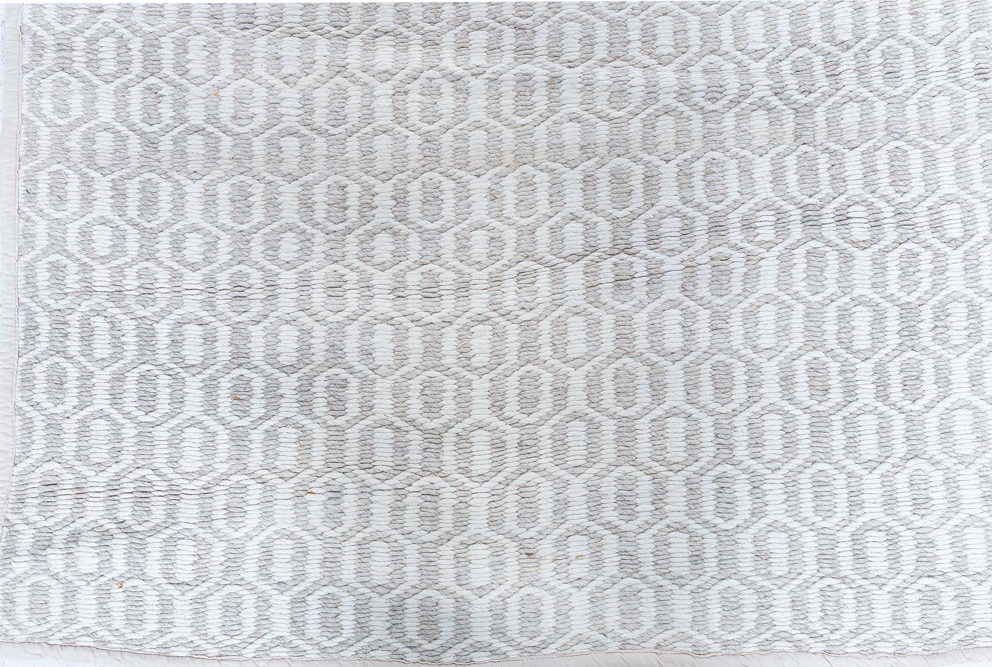Flatweave Modern Geometric Light Gray Wool Rug “Maillon” N11295 Flatweave Modern Geometric Light Gray Wool Rug “Maillon” N11295