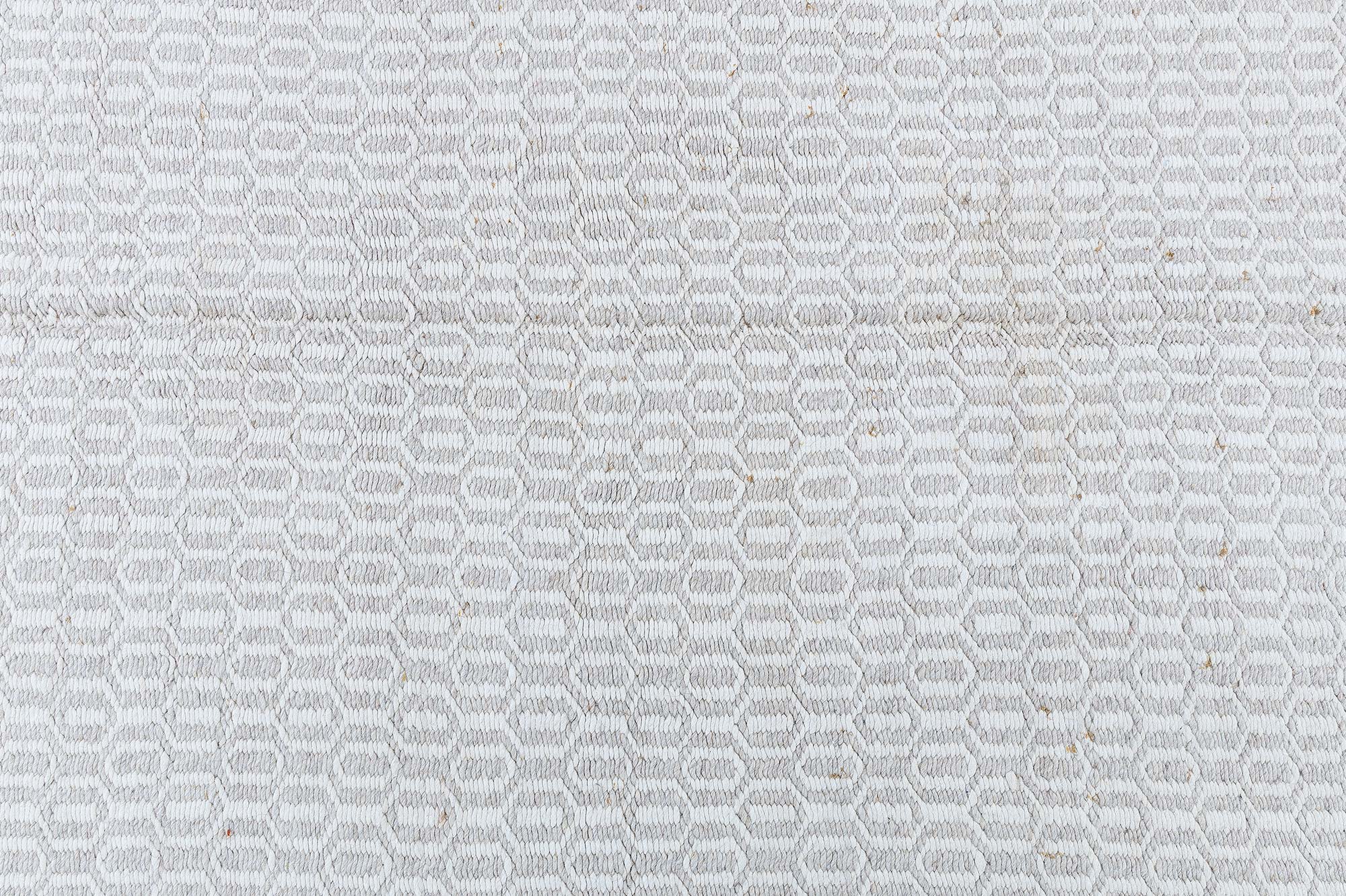 Flatweave Modern Geometric Light Gray Wool Rug “Maillon” N11295 Flatweave Modern Geometric Light Gray Wool Rug “Maillon” N11295