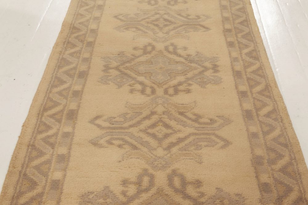 One-of-a-kind Antique Oushak Handmade Wool Runner BB5248