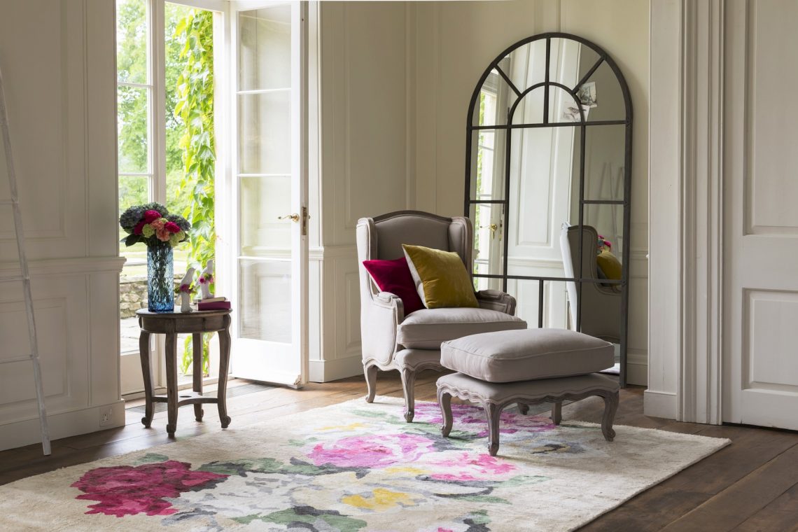 _Louis-French-Armchair-Putty-Full-Lifestyle-Mirror