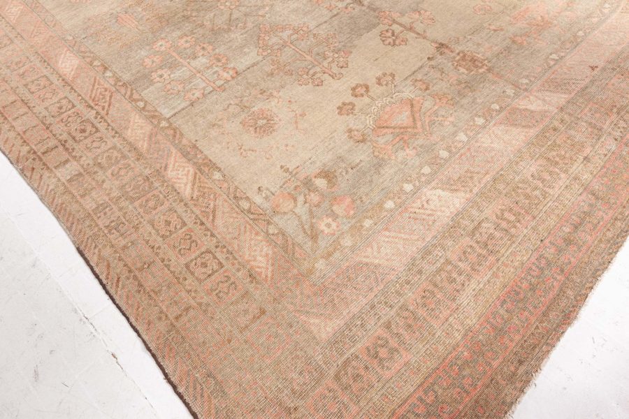 Mid-20th Century Samarkand Handmade Wool Rug BB6289