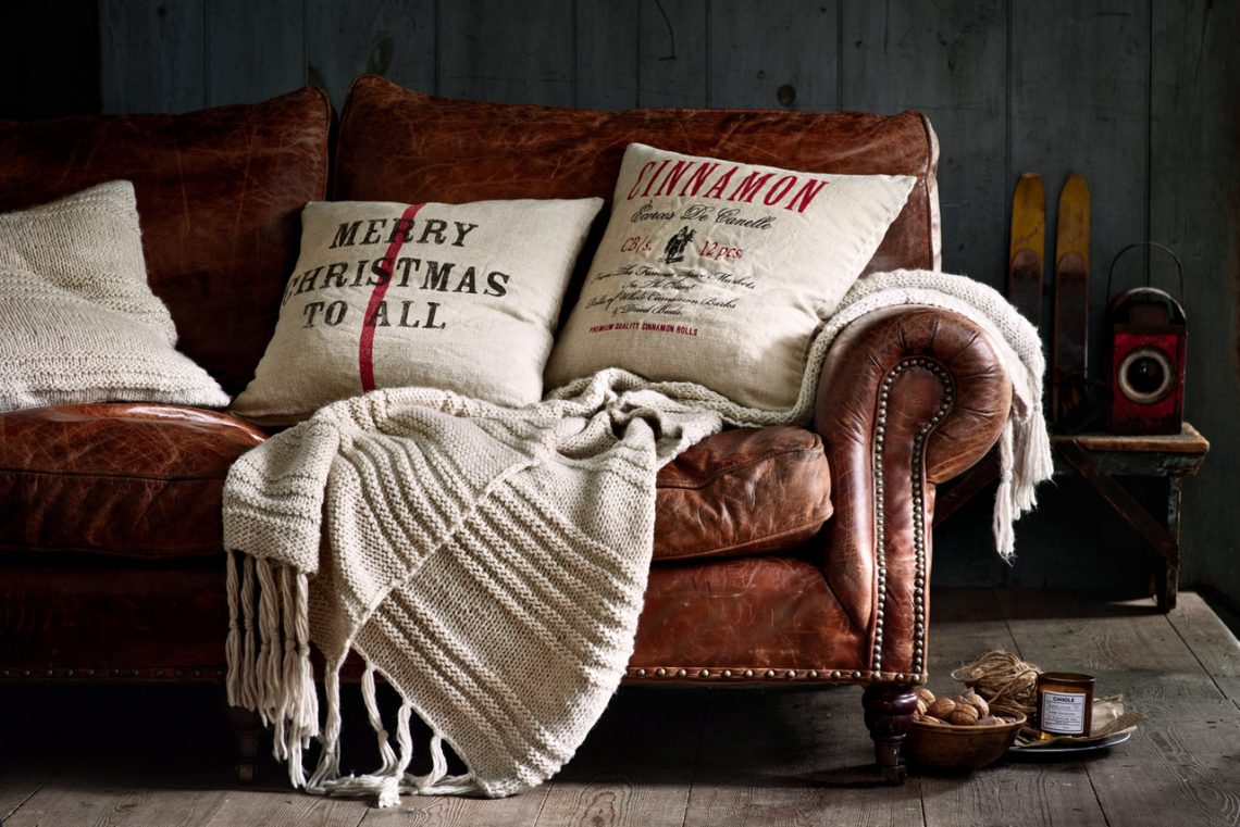 christmas light, winter interior, christmas interior, christmas decor ideas, leather sofa, Scandinavian interior, Scandinavian decor