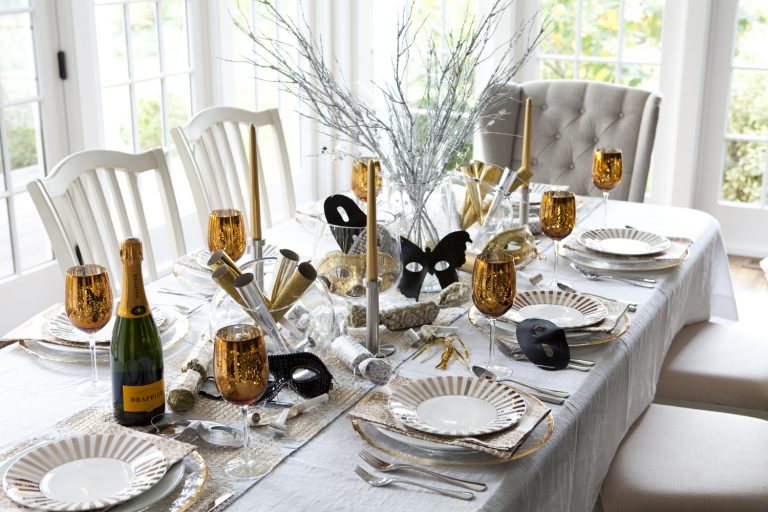 Glam Party Decor for a New Year’s Eve!
