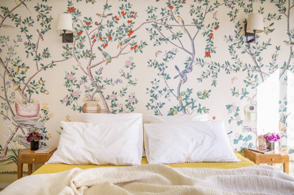 floral wallpaper, spring interior, spring decor, pink bedroom, glamour bedroom, pastel bedroom