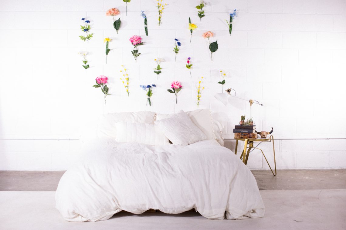 floral wall, flower wall, spring DIY, indoor plants, spring interior, Scandinavian interior, spring decor, Scandinavian decor, hanging flowers, bedroom decor, white bedroom