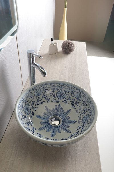 painted bathroom sink, Moroccan sink, decorative sink, painted sink, farmhouse bathroom, farmhouse decorating, rustic bathroom, vintage bathroom, farmhouse interior, bathroom decorating, bathroom decor, wooden bathtub, round mirror, shabby chic bathroom, shabby chic decorating