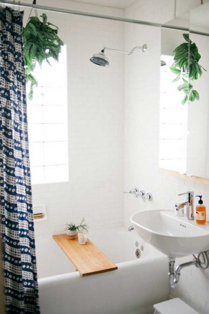 farmhouse bathroom, farmhouse decorating, rustic bathroom, vintage bathroom, farmhouse interior, bathroom decorating, bathroom decor, wooden bathtub, round mirror, shabby chic bathroom, shabby chic decorating