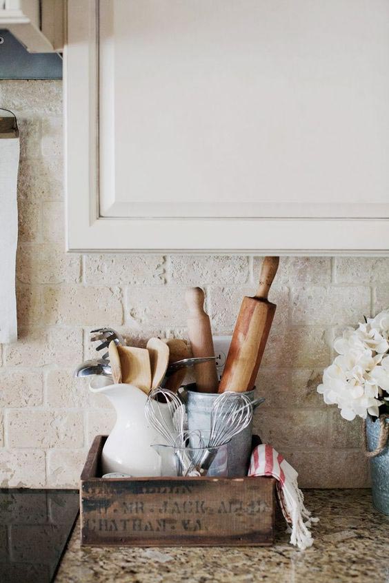 farmhouse kitchen, rustic dining room