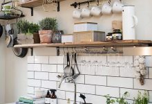 5 Ways to Style an ‘Anne with an E’ Inspired Farmhouse Kitchen