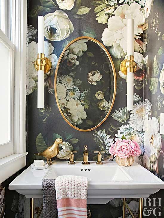modern-victorian-barhtoom-floral-wallpaper