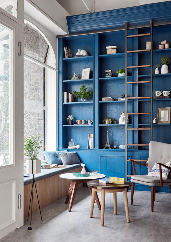 sherwin-williams-color-of-2018-oceanside-blue-interior-decor-blue-wall-paint.