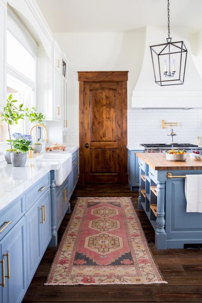 vintage-rug-in-the-kitchen-decor