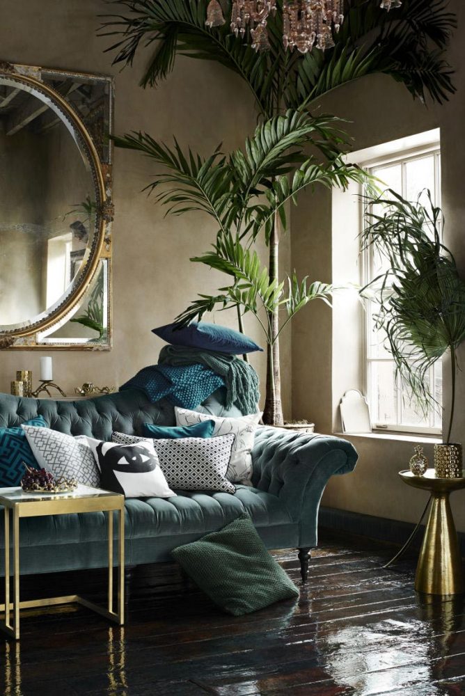 interior-decor-trends-2018-velvet-sofa-emerald-green-living-room.j