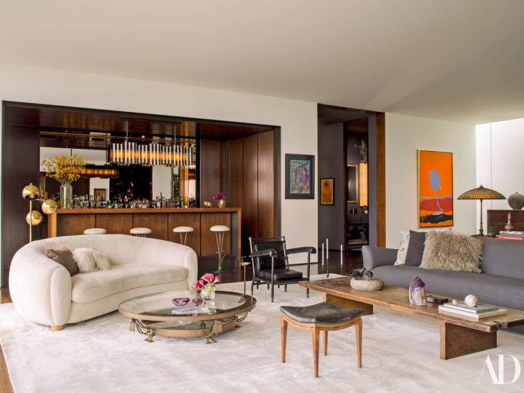 area-rug-in-jennifer-anistons-living-room