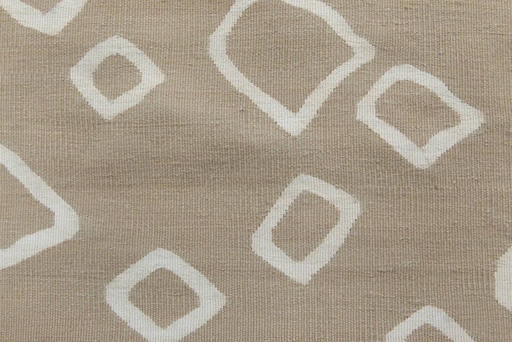 Doris Leslie Blau Collection Beige and White Flat-Weave Wool Rug N11493