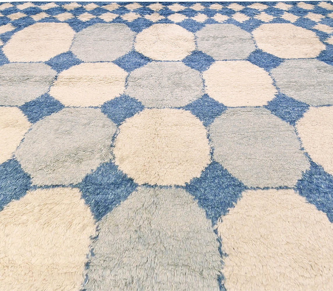 Contemporary Moroccan White and Blue Handwoven Wool Rug N10939