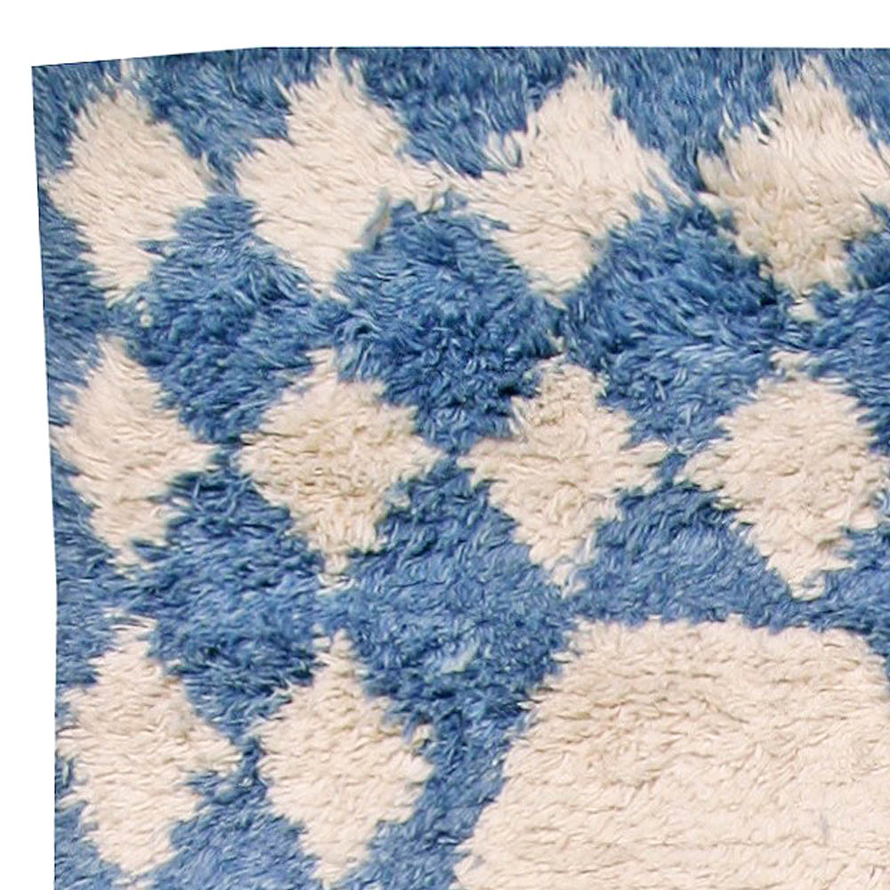 Contemporary Moroccan White and Blue Handwoven Wool Rug N10939