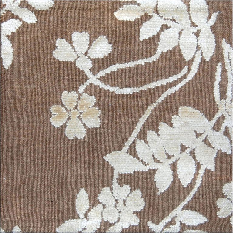 Custom Rugs vs Ready-Made Rugs: Which Fits a Non-Standard Apartment Best?