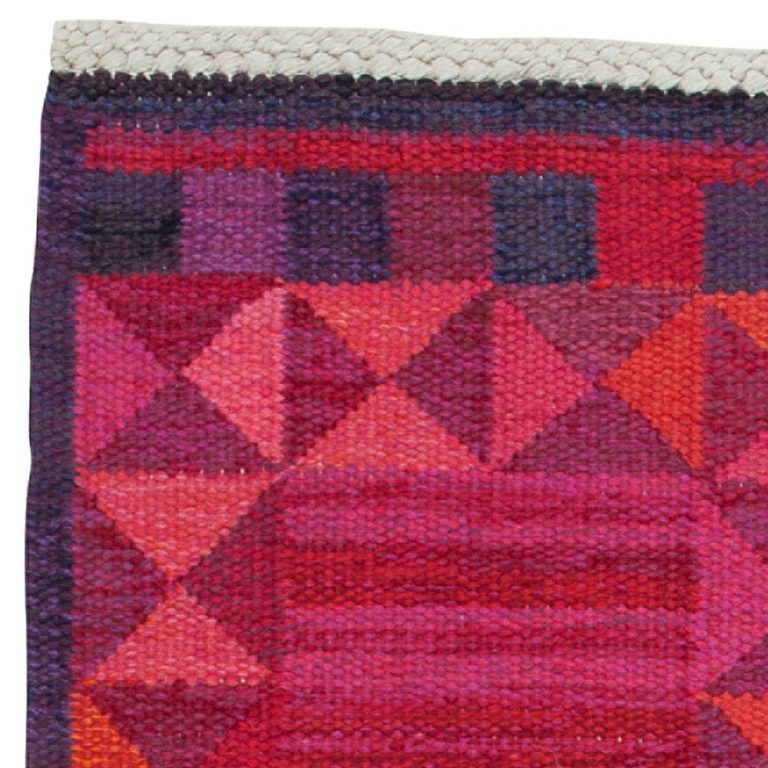 RUG-INSPIRED FASHION