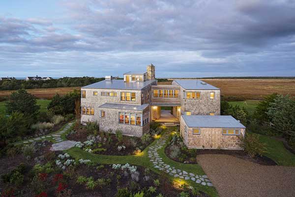 This Martha’s Vineyard Summer Home Is As Cozy As It Gets