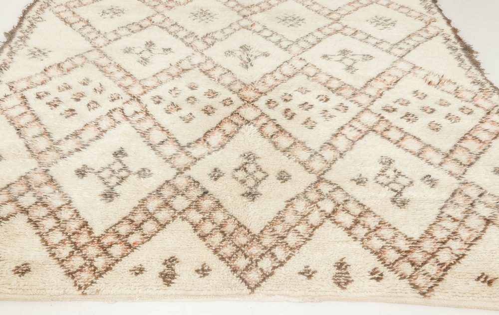 Vintage Tribal Hand-knotted Moroccan Area Rug in White, Peach, and Brown BB6878