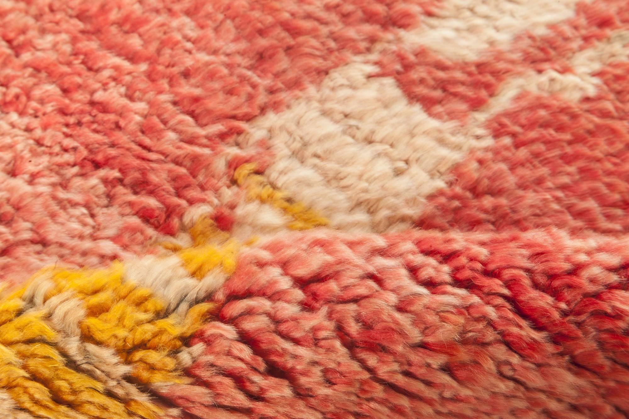 Vintage Tribal Moroccan Wool Rug in Shades of Red, Orange, and Cream BB6880 - Bild 5 von 7