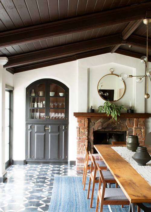 oriental rugs, oriental rug in living room, statement rugs (5)