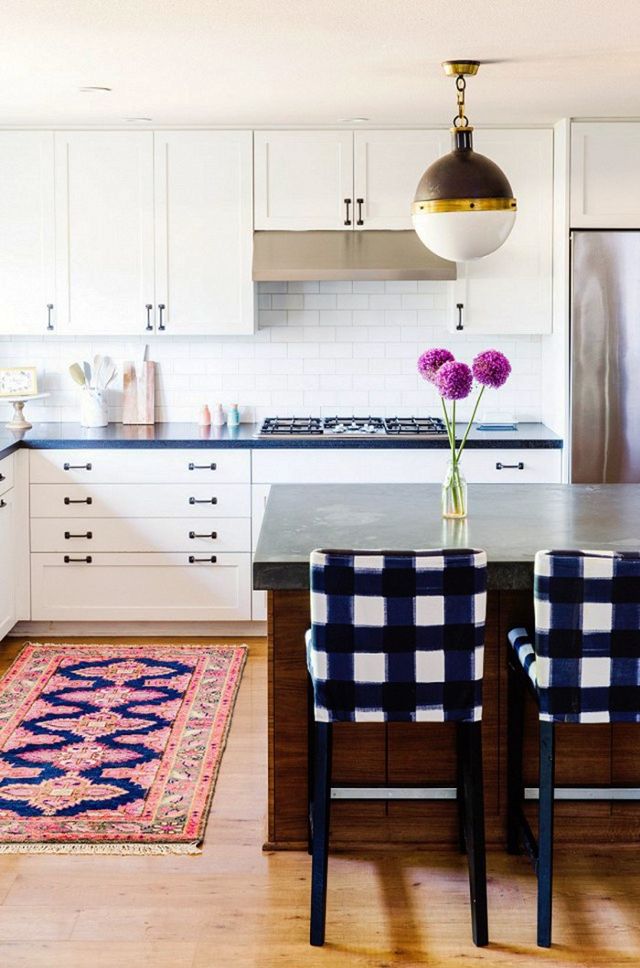 oriental rugs, oriental rug in living room, statement rugs (8)