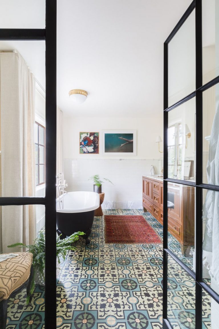 5 Decor Mistakes That Instantly Cheapen the Look of Your Bathroom