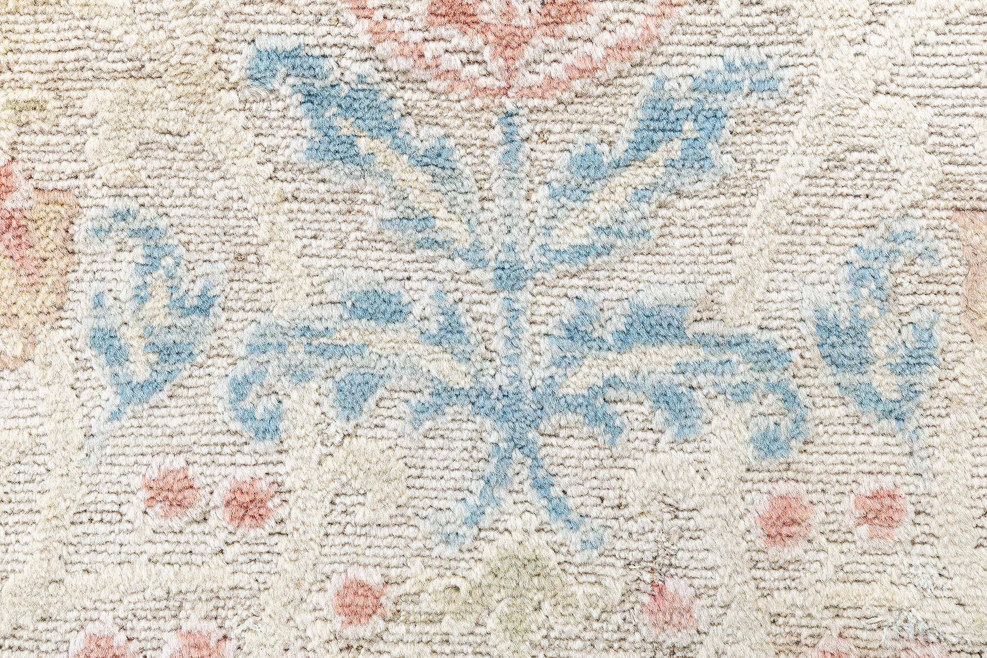 Spanish Vintage Floral Soft Beige Hand-Knotted Wool Rug BB8904 Spanish Vintage Floral Soft Beige Hand-Knotted Wool Rug BB8904