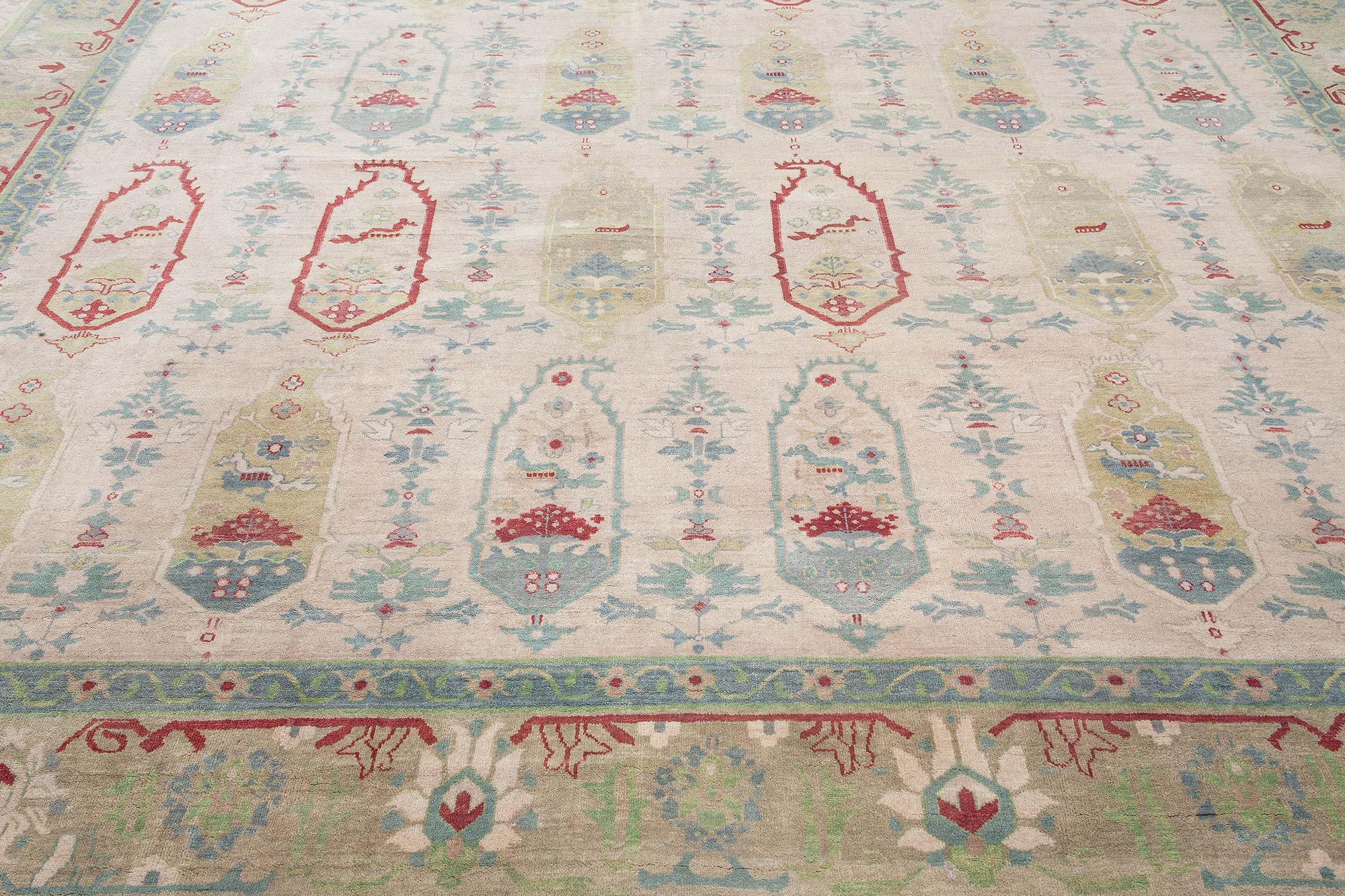 Contemporary Floral Oushak Hand-Knotted Rug “Lanterna” N12085 Contemporary Floral Oushak Hand-Knotted Rug “Lanterna” N12085