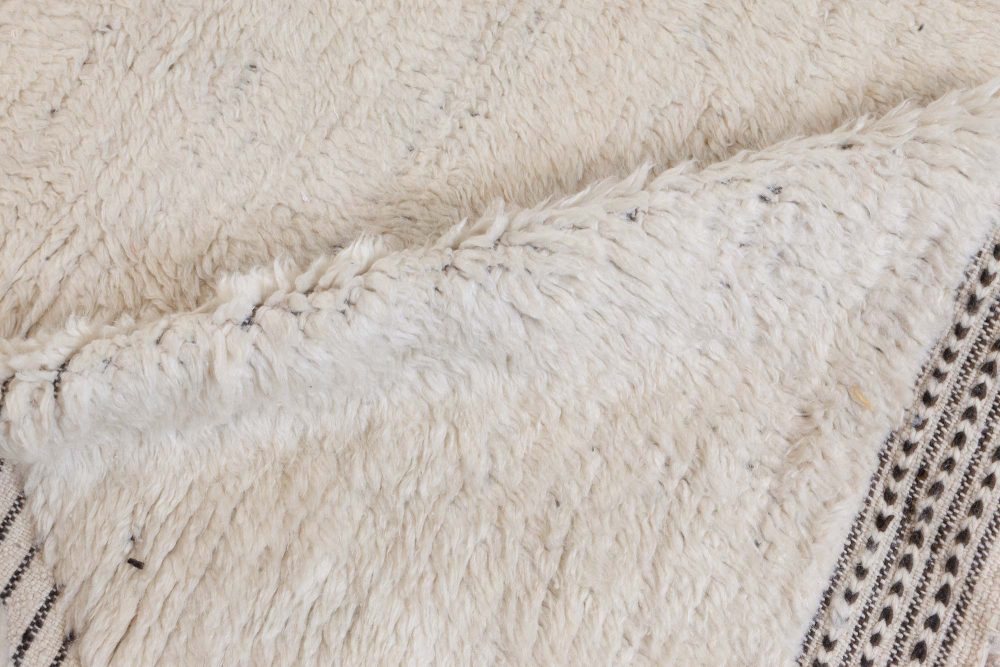 Large Tribal Style Modern Moroccan Wool Area Rug in White and Grey N12129