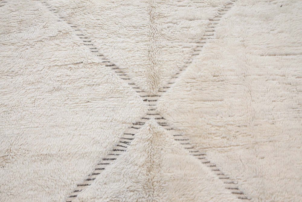 Large Tribal Style Modern Moroccan Wool Area Rug in White and Grey N12129