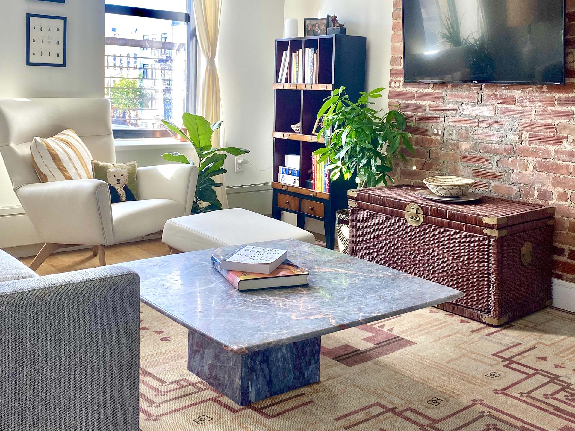 Vintage Art Deco Pink Rug BB7529 in a living room
