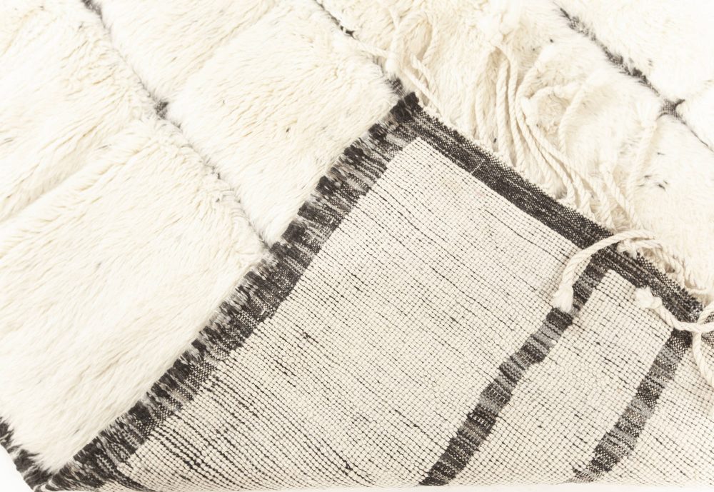 Tribal Style Moroccan Rug in White and Grey Wool N12183