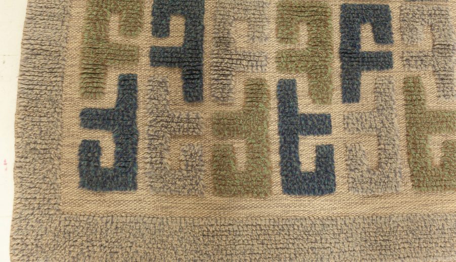 MID-CENTURY SWEDISH RUG BY SIGVARD BERNADOTTE BB7656