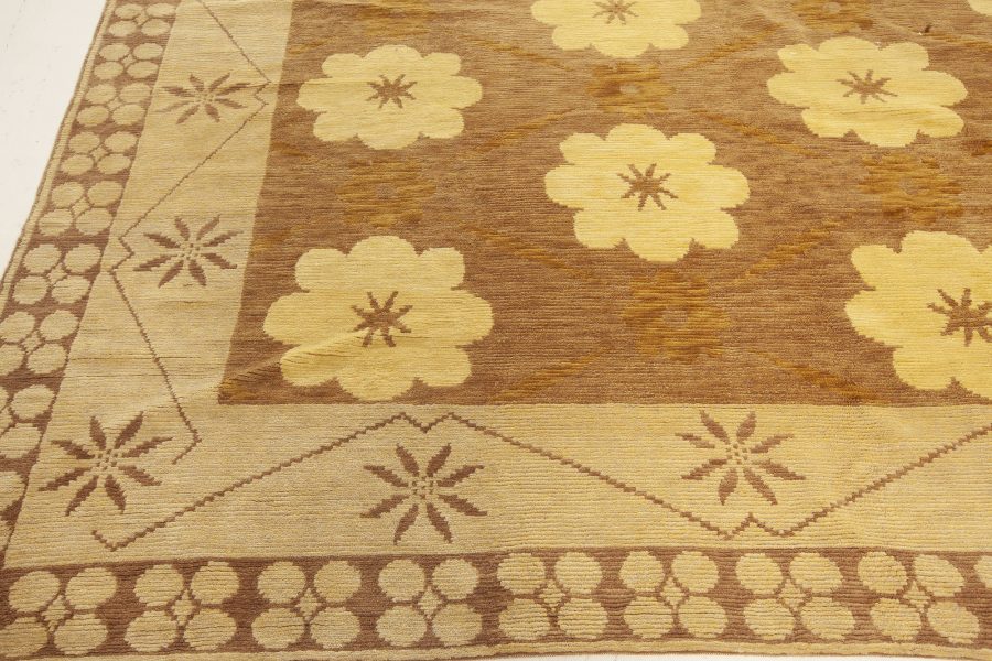 Transitional Rug of Classic Inspiration N12284