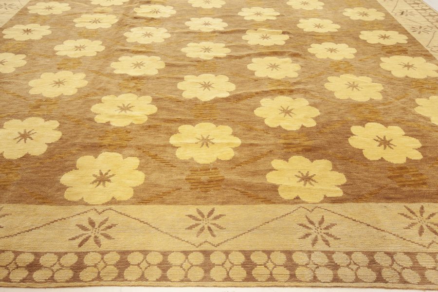 Transitional Rug of Classic Inspiration N12284