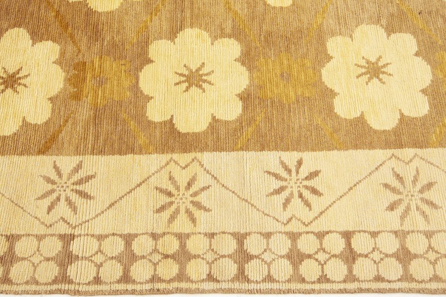 Transitional Rug of Classic Inspiration N12302