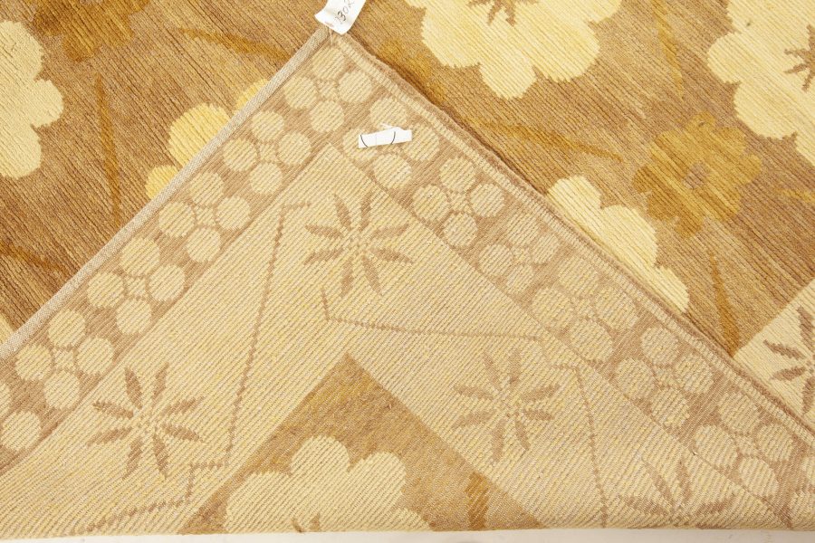 Transitional Rug of Classic Inspiration N12302