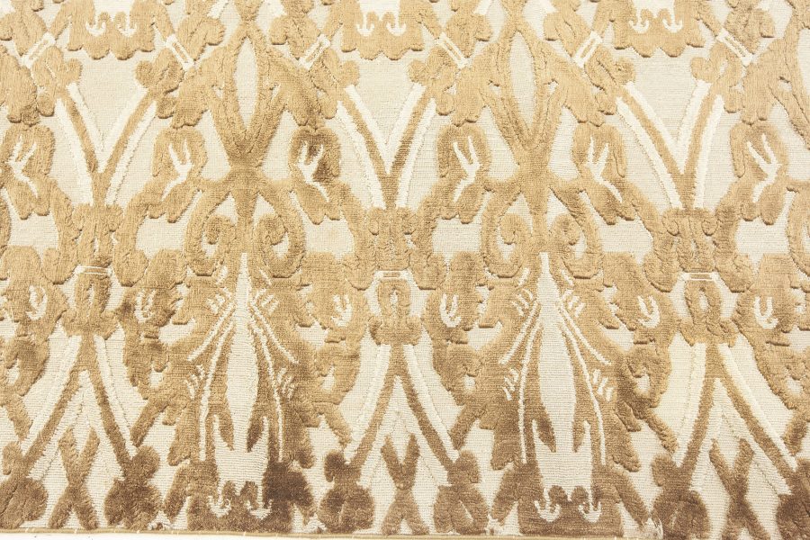 An Ornamental Transitional Rug of Classic Inspiration N12306