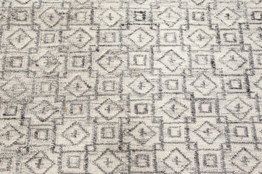 Modern Traditional Inspired Rug N12358