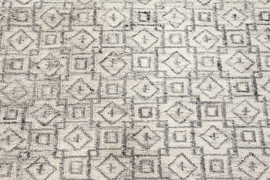 Modern Traditional Inspired Rug N12358