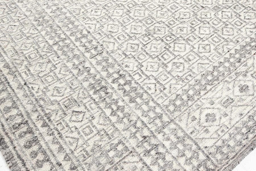 Modern Traditional Inspired Rug N12358