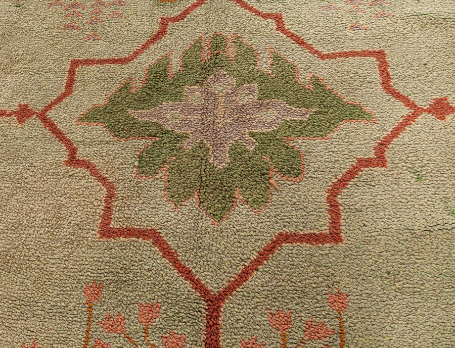 ARTS & CRAFTS RUG BY GAVIN MORTON BB7805