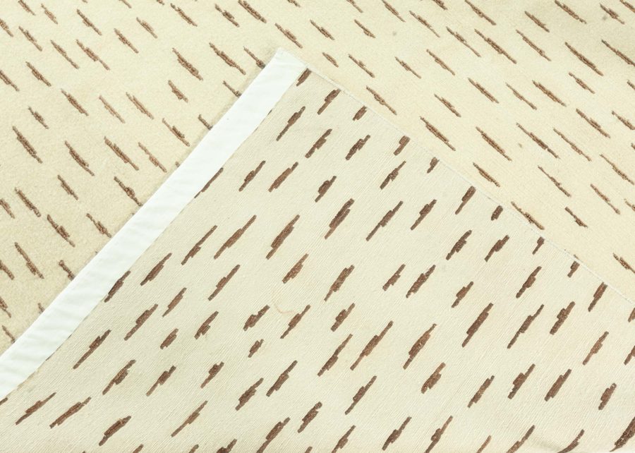 Contemporary Hooked Rug N12410