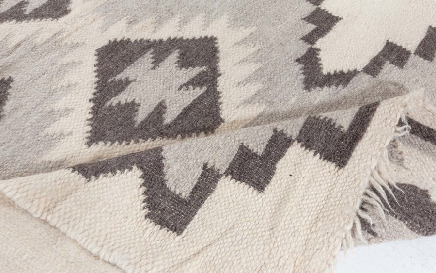 Contemporary Stamverband Rug N12532